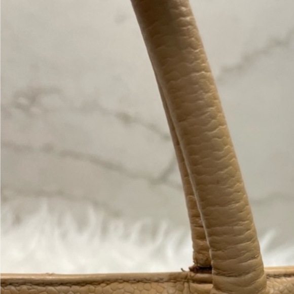 Chanel Medallion Caviar leather quilted purse - Picture 11 of 15